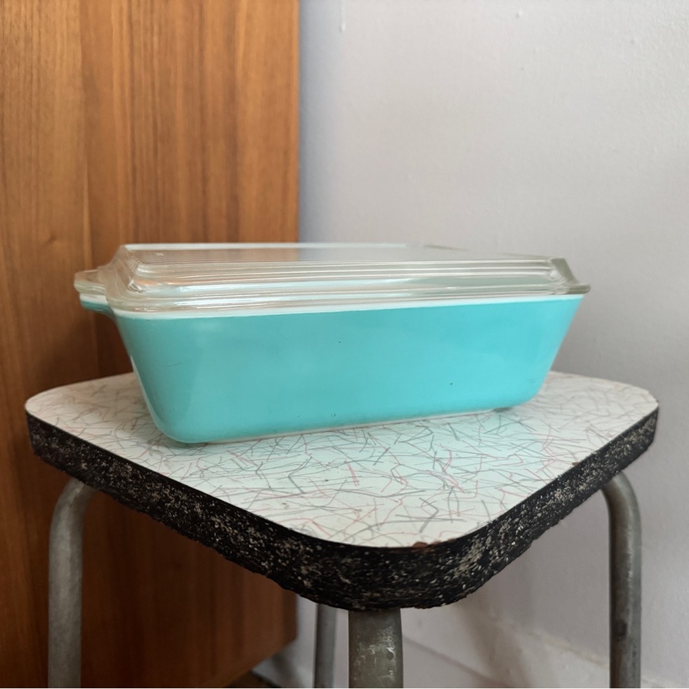 Turquoise Pyrex Refrigerator Dish with Glass Lid